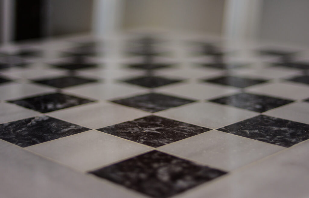 μαρμάρινο δάπεδο σκακιέρα